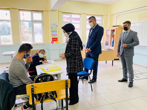 Kaymakamımız Sayın Rabia NAÇAR’dan  Çiçekdağı Mesleki ve Teknik Anadolu Lisesi’ne Ziyaret