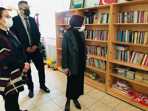 Kaymakamımız Sayın Rabia NAÇAR’dan Cumhuriyet İlkokuluna Ziyaret